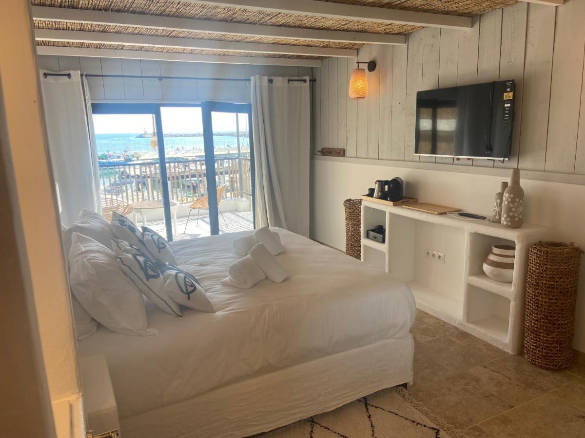 Les Vagues Hotel Сен Мари де ла Мер Екстериор снимка