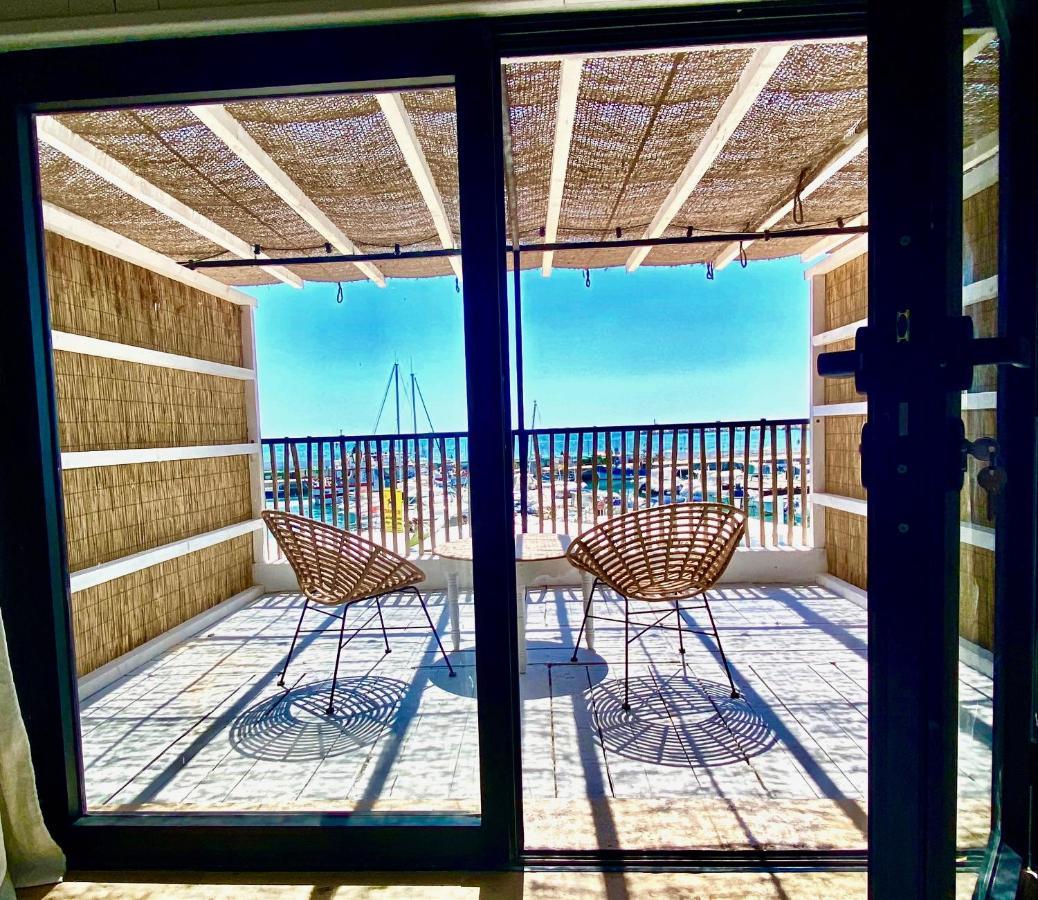 Les Vagues Hotel Сен Мари де ла Мер Екстериор снимка